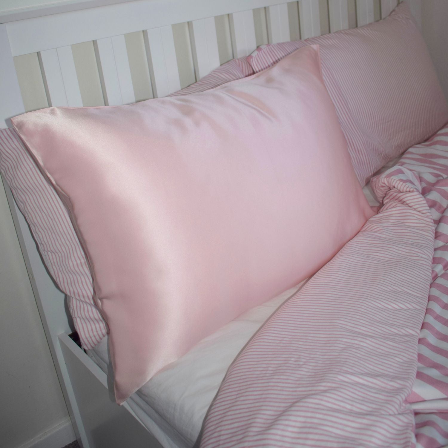 Pink silk pillows hotsell